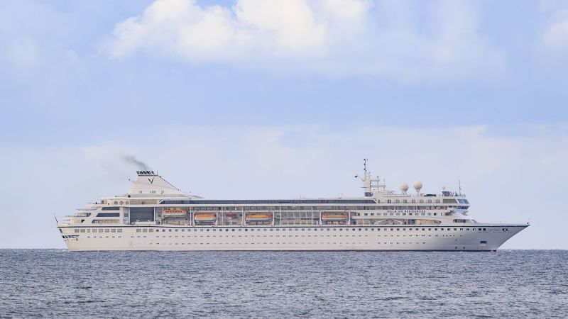 Delayed cruise ship finally on the move again after ‘paperwork’ glitch